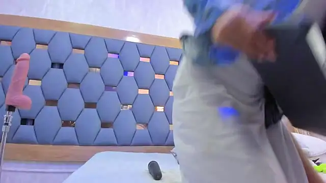 crystal sm online show from 12/23/25, 03:59