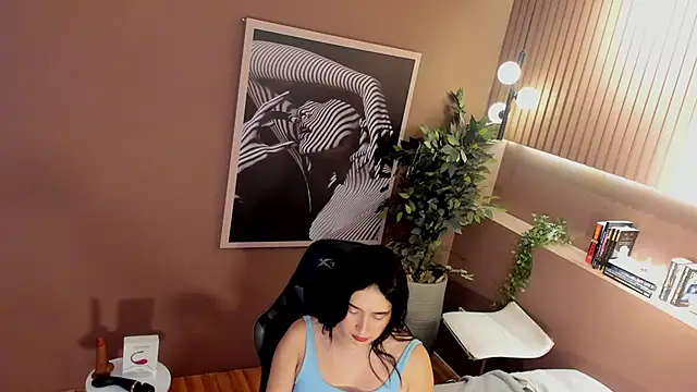 Snapshot of Skyyle_ chatting on 10/29/25, 12:40 Skyyle online show from 10/29/25, 12:40