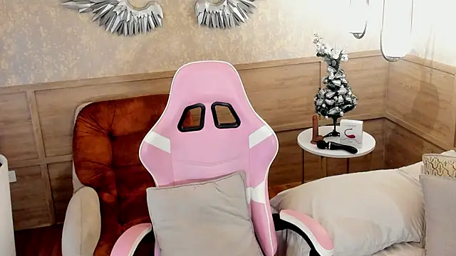 Snapshot of Skyyle_ chatting on 12/18/25, 01:06 Skyyle online show from 12/18/25, 01:06