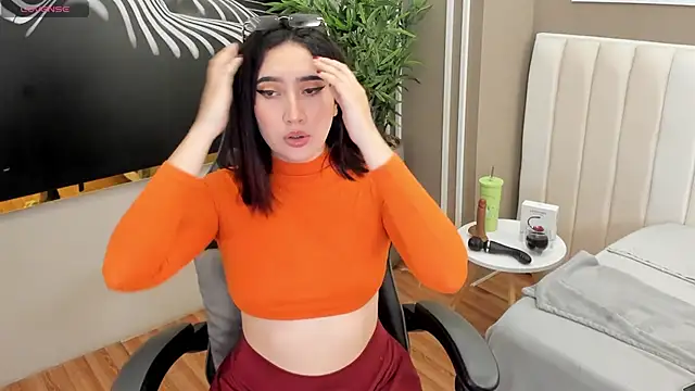 Snapshot of Skyyle_ chatting on 03/28/26, 01:11 Skyyle online show from 03/28/26, 01:11