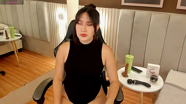 Snapshot of Skyyle_ chatting on 04/23/26, 12:51 Skyyle online show from 04/23/26, 12:51