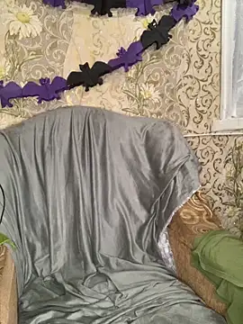 Snapshot of sal0mka chatting on 11/16/25, 08:36 sal0mka online show from 11/16/25, 08:36