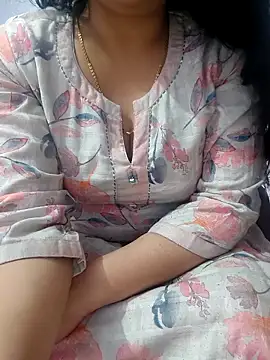 roshni agrawal0 online show from 04/08/26, 03:34