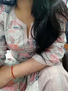 Snapshot of roshni_agrawal0 chatting on 05/04/26, 02:46 roshni agrawal0 online show from 05/04/26, 02:46