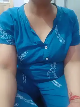Snapshot of roshni_agrawal0 chatting on 06/18/26, 09:36 roshni agrawal0 online show from 06/18/26, 09:36