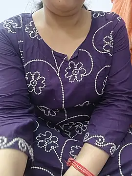 Snapshot of roshni_agrawal0 chatting on 07/12/26, 07:10 roshni agrawal0 online show from 07/12/26, 07:10