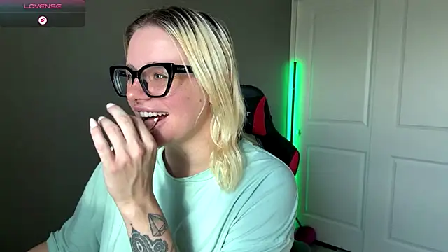 Charlies world online show from 09/26/25, 05:50