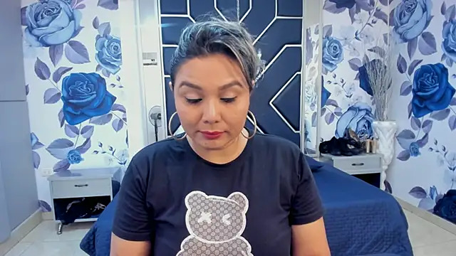 Snapshot of LatinaHoleQueen chatting on 09/17/25, 02:19 LatinaHoleQueen online show from 09/17/25, 02:19