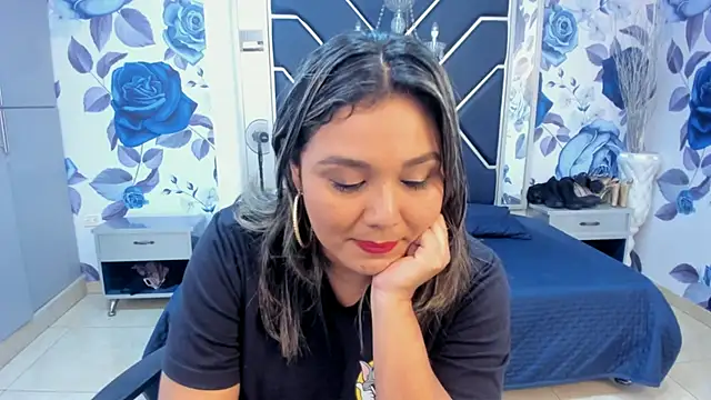 Snapshot of LatinaHoleQueen chatting on 09/24/25, 02:31 LatinaHoleQueen online show from 09/24/25, 02:31