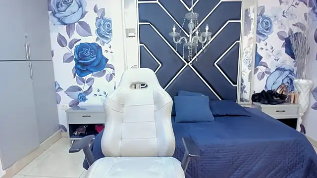 Snapshot of LatinaHoleQueen chatting on 09/26/25, 02:21 LatinaHoleQueen online show from 09/26/25, 02:21