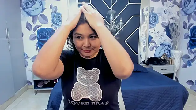 Snapshot of LatinaHoleQueen chatting on 10/03/25, 03:53 LatinaHoleQueen online show from 10/03/25, 03:53