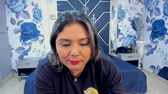 Snapshot of LatinaHoleQueen chatting on 10/09/25, 02:26 LatinaHoleQueen online show from 10/09/25, 02:26