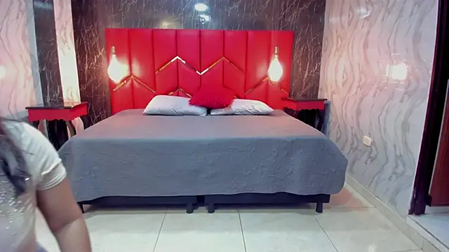 Snapshot of LatinaHoleQueen chatting on 11/22/25, 02:27 LatinaHoleQueen online show from 11/22/25, 02:27