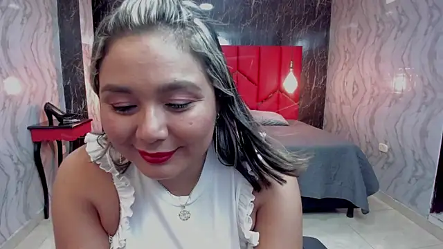 LatinaHoleQueen online show from 05/20/26, 03:29