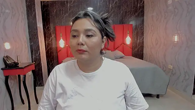 LatinaHoleQueen online show from 07/17/26, 03:29