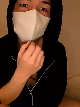 kqitooo online show from 03/18/26, 04:21