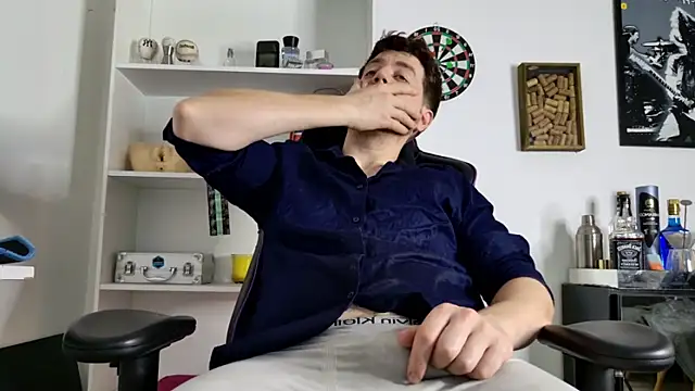 Snapshot of aaron_nvk chatting on 11/04/25, 08:41 aaron nvk online show from 11/04/25, 08:41