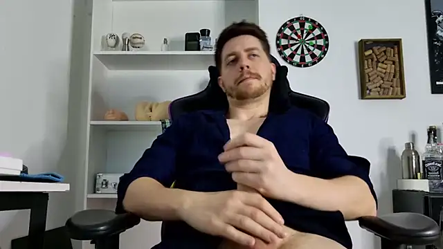 Snapshot of aaron_nvk chatting on 11/16/25, 08:47 aaron nvk online show from 11/16/25, 08:47