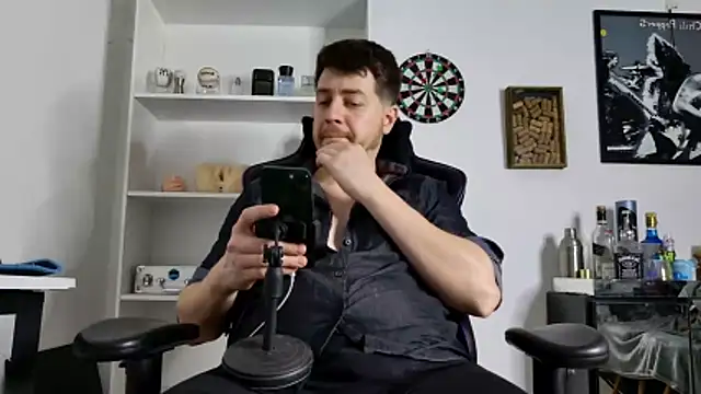 Snapshot of aaron_nvk chatting on 11/28/25, 09:28 aaron nvk online show from 11/28/25, 09:28