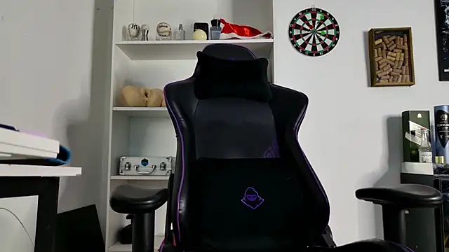 Snapshot of aaron_nvk chatting on 12/14/25, 03:01 aaron nvk online show from 12/14/25, 03:01