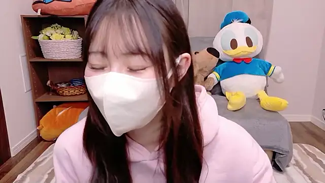 Snapshot of MOEMOE-Q chatting on 10/14/25, 03:24 MOEMOE-Q online show from 10/14/25, 03:24