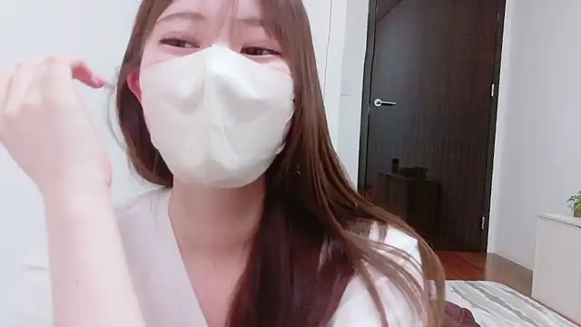 Snapshot of MOEMOE-Q chatting on 06/04/26, 01:50 MOEMOE-Q online show from 06/04/26, 01:50