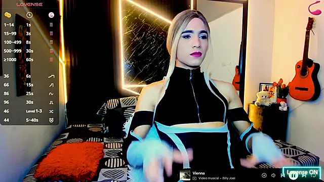 Issabella Davinci online show from 03/09/26, 12:25