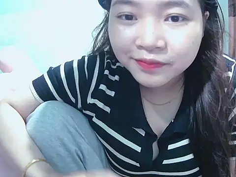 Snapshot of Lily3322 chatting on 09/28/25, 03:17 Lily3322 online show from 09/28/25, 03:17