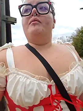 nuttiebuddy1 online show from 10/31/25, 07:26