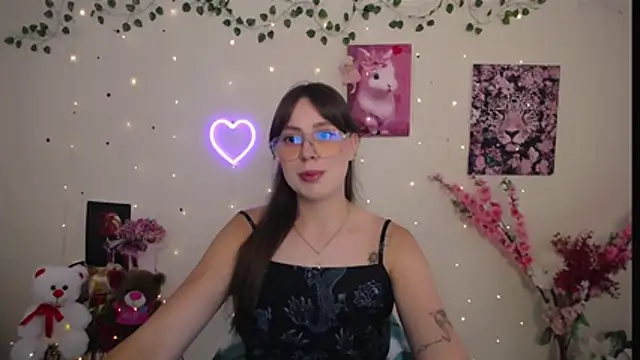 Snapshot of Amanda_Bright_ chatting on 07/04/26, 07:03 Amanda Bright online show from 07/04/26, 07:03