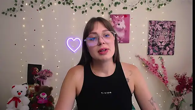 Snapshot of Amanda_Bright_ chatting on 07/14/26, 10:43 Amanda Bright online show from 07/14/26, 10:43