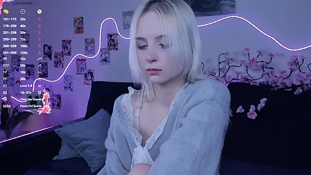 Snapshot of Megan--chan chatting on 12/19/25, 07:10 Megan--chan online show from 12/19/25, 07:10