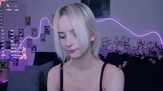 Snapshot of Megan--chan chatting on 12/20/25, 07:10 Megan--chan online show from 12/20/25, 07:10