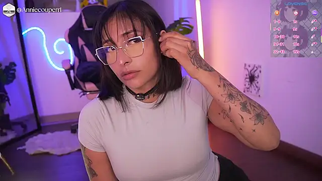 AnnieCouperr online show from 05/18/26, 08:47