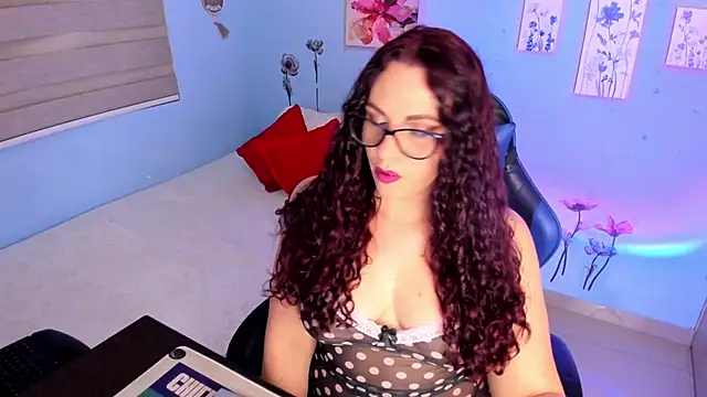 Snapshot of Nicky_lucy_m chatting on 06/04/26, 01:33 Nicky lucy m online show from 06/04/26, 01:33