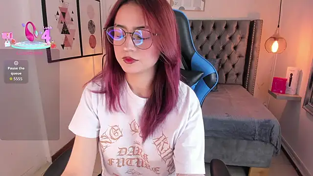 Lily Fleming online show from 09/15/25, 07:25