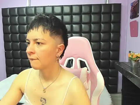  Hannah Hot online show from 11/22/25, 01:21