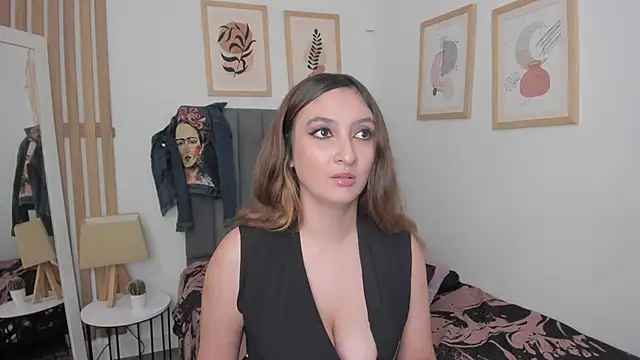 Snapshot of Alice_Dickinssonn chatting on 12/22/25, 06:05 Alice Dickinssonn online show from 12/22/25, 06:05