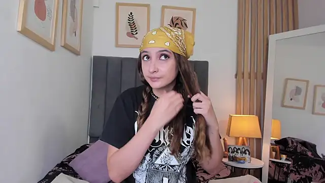 Snapshot of Alice_Dickinssonn chatting on 02/14/26, 08:38 Alice Dickinssonn online show from 02/14/26, 08:38