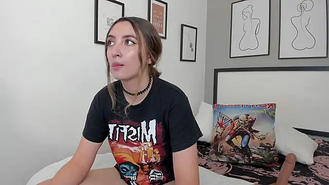 Snapshot of Alice_Dickinssonn chatting on 03/02/26, 08:59 Alice Dickinssonn online show from 03/02/26, 08:59