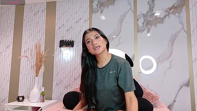 Snapshot of Sweet_Mafe chatting on 11/21/25, 02:10 Sweet Mafe online show from 11/21/25, 02:10