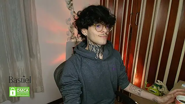 Snapshot of Mihail_leroy chatting on 09/19/25, 02:35 Mihail leroy online show from 09/19/25, 02:35