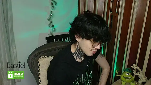 Snapshot of Mihail_leroy chatting on 10/01/25, 01:11 Mihail leroy online show from 10/01/25, 01:11