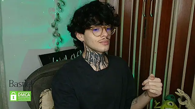 Snapshot of Mihail_leroy chatting on 10/02/25, 01:45 Mihail leroy online show from 10/02/25, 01:45