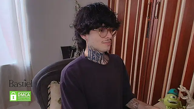 Snapshot of Mihail_leroy chatting on 10/10/25, 08:19 Mihail leroy online show from 10/10/25, 08:19