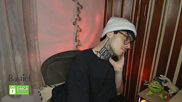 Snapshot of Mihail_leroy chatting on 10/17/25, 03:10 Mihail leroy online show from 10/17/25, 03:10