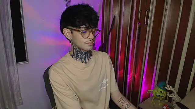 Snapshot of Mihail_leroy chatting on 11/27/25, 03:19 Mihail leroy online show from 11/27/25, 03:19