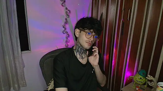 Snapshot of Mihail_leroy chatting on 11/29/25, 01:30 Mihail leroy online show from 11/29/25, 01:30