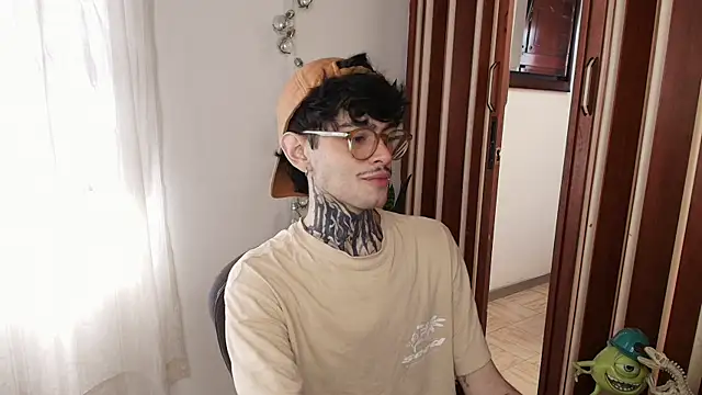 Snapshot of Mihail_leroy chatting on 12/16/25, 02:55 Mihail leroy online show from 12/16/25, 02:55