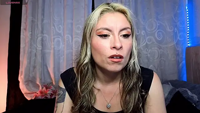 Snapshot of brianna_smoke chatting on 10/08/25, 07:22 brianna smoke online show from 10/08/25, 07:22